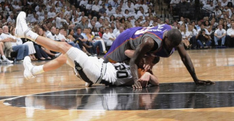 Jason Richardson and Manu Ginobili embrace in some epic man-love during Game 3 of their series Jason Richardson and Manu Ginobili embrace in some epic man-love during Game 3 of their series