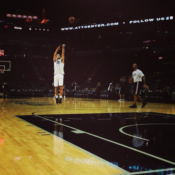 Manu working on his shot before tonight’s game. #GoSpursGo http://t.co/Cwo96z76Cd