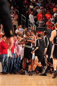 82991910BG026_SUNS_SPURS