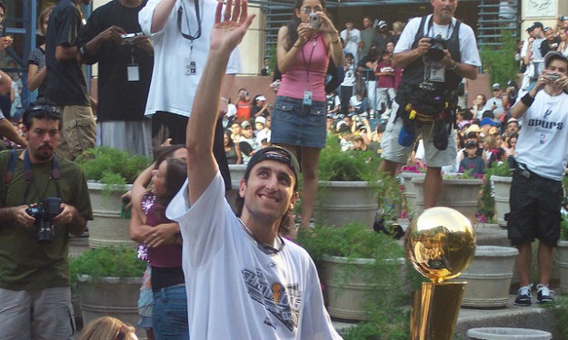 manu-ginobili-spurs-2005-championship